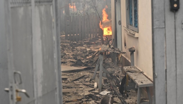 Une frappe russe détruit cinq rues à Vychneve dans la région de Kyiv et fait 26 blessés