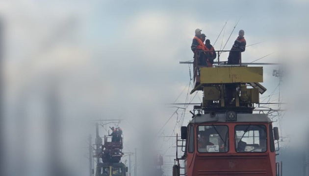 На Київщині відновили залізничне сполучення після нічних ворожих атак