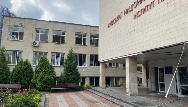 У Києві через ворожу атаку пошкоджені будівлі університету Шевченка на ВДНГ