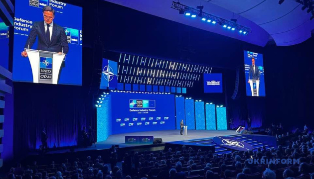 НАТО створює закупівельні коаліції та розгортає виробництво американської зброї у Європі - Рютте