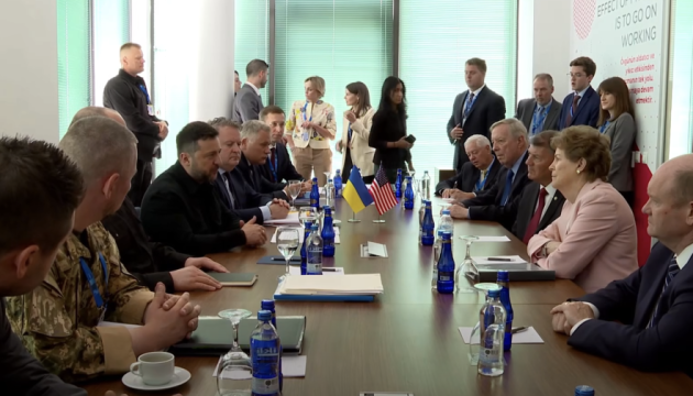 Rakety Patriot a sprísnenie sankcií: Zelenskyj sa stretol s delegáciou amerického Kongresu