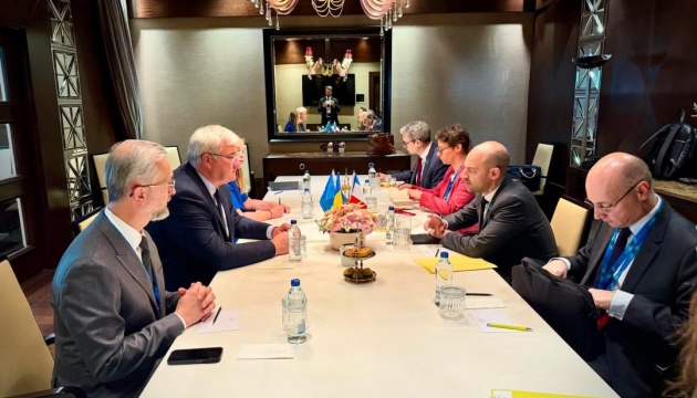 Сибіга обговорив із главою МЗС Франції ситуацію на полі бою та мирні зусилля