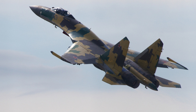 Les Forces aériennes de l`Ukraine ont détruit un autre avion russe : un chasseur polyvalent Su-35