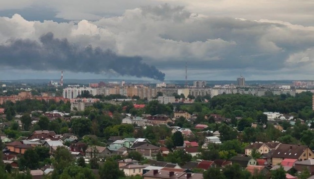 Le président ukrainien confirme des frappes contre des infrastructures pétrolières dans quatre régions de Russie