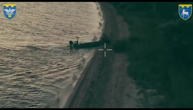 L'armée ukrainienne déploie pour la première fois un robot terrestre via une plateforme maritime téléguidée