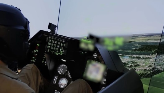 Україна отримала нові мобільні тренажери F-16