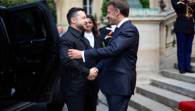 ゼレンシキー宇大統領、パリでマクロン仏大統領と会談　「対弾道ミサイル連合」「有志連合」会合につき協議