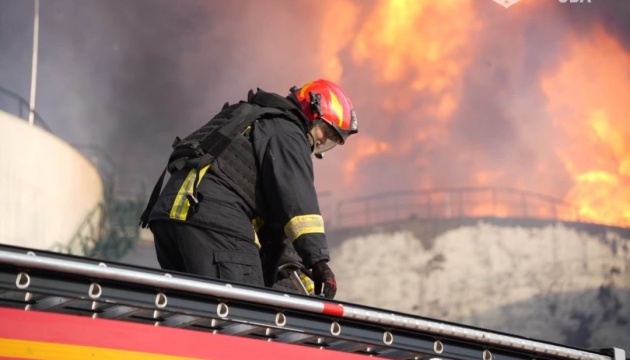 Dans la région d'Odessa, un réservoir d'huile a pris feu à la suite d'une attaque russe