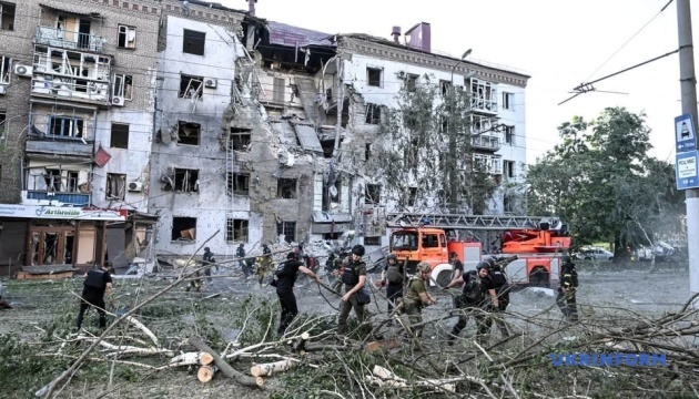 Guerre en Ukraine : deux morts et trente-trois blessés après une frappe aérienne russe sur Zaporijjia 