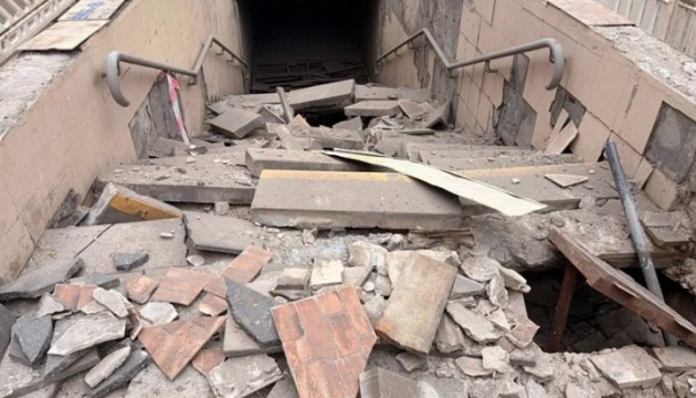 Temporary pedestrian crossing installed near Lukianivska Metro Station instead of underground passage destroyed during Russian attack