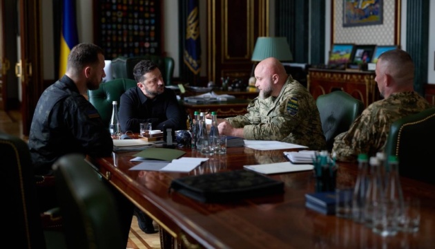 Zelensky continues meetings with military leadership and corps commanders