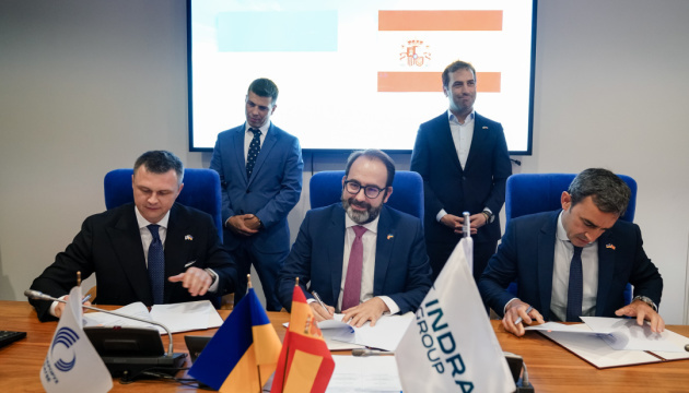 España financiará la restauración y modernización de la infraestructura de navegación aérea de Ucrania