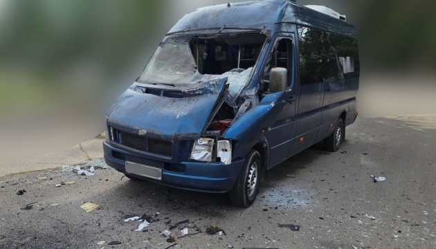 Russians attack bus in Kherson, tractor in suburbs with drones, injuries reported