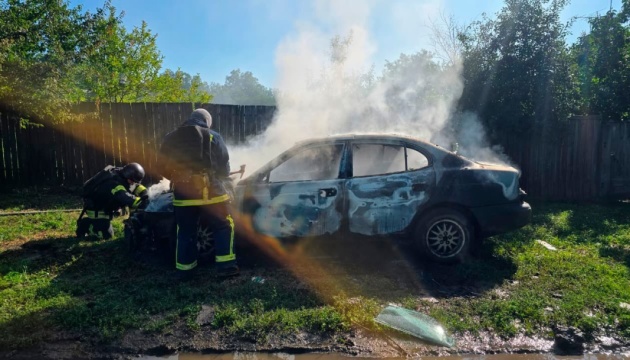 На Харківщині росіяни атакували дроном автівку, постраждали дві жінки