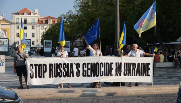 Українська громада Лісабона провела акцію, щоб нагадати про злочини Росії