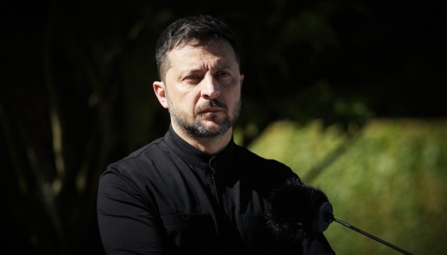 Volodymyr Zelensky reçu par le Premier ministre britannique Andy Burnham