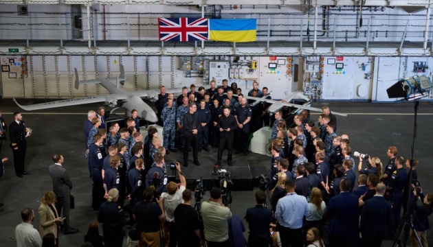 Zelenskyy arrives in UK to meet new Prime Minister Burnham, visit Ukrainian troops