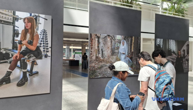 У Гаазі відкрилася фотовиставка Говарда Баффета про незламність українців