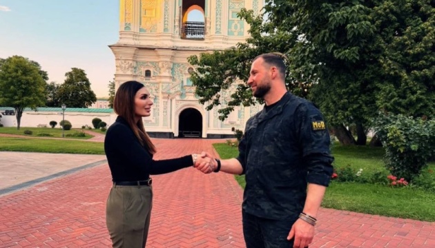 Khmarа explains to Loomer how Ukraine’s and Russia’s long-range strikes differ