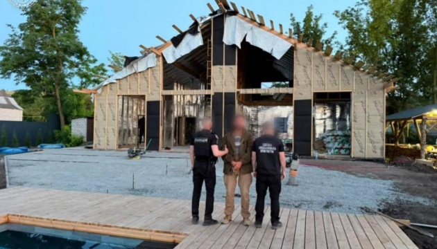 Dans la région d'Odessa, un commandant a été arrêté pour avoir contraint 83 militaires à construire sa résidence