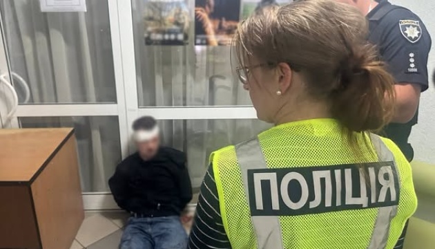 Вдарив 17 разів ножем: киянину, який напав на лікарку ВЛК, оголосили  підозру в умисному вбивстві