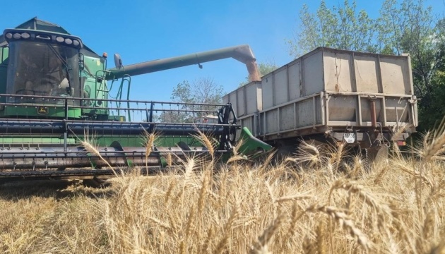 Аграрії Донеччини обмолотили ранні зернові на 60% площ