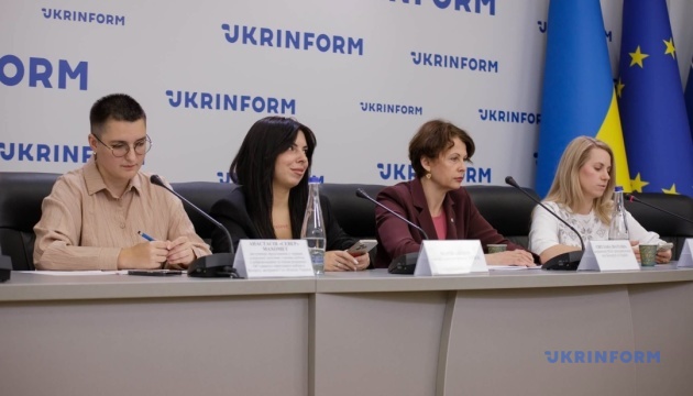 Без паспорта: чому частина білорусів в Україні опиниться поза законом