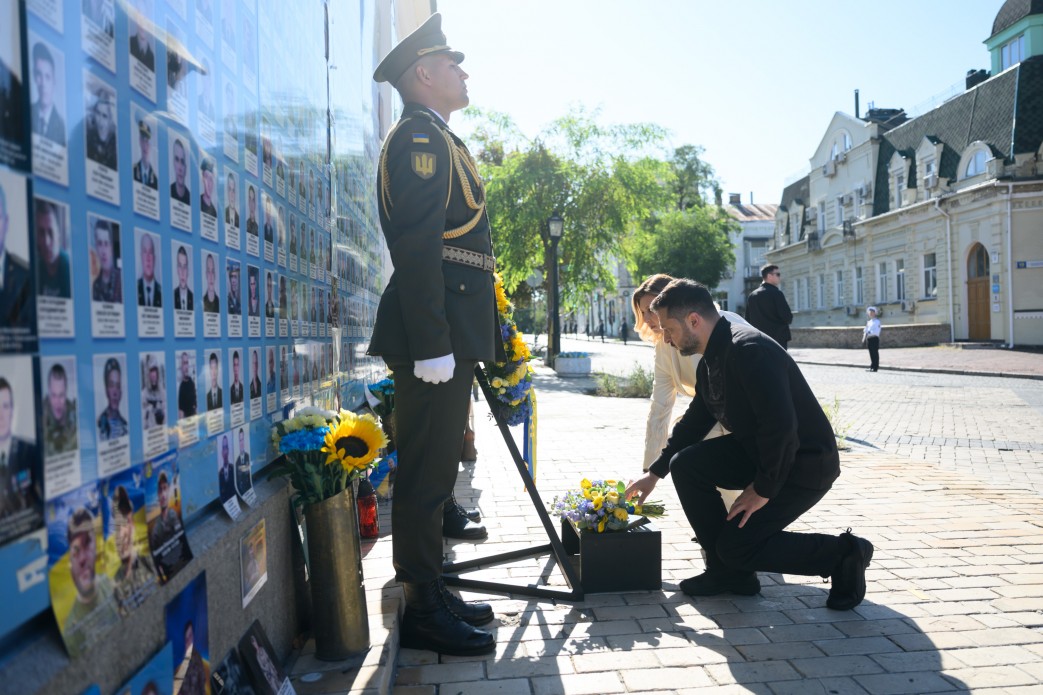 Подружжя Зеленських вшанувало пам'ять полеглих за Україну