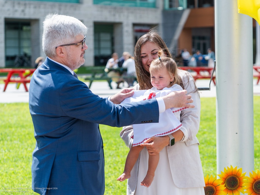 Над мерією Оттави замайорів прапор України