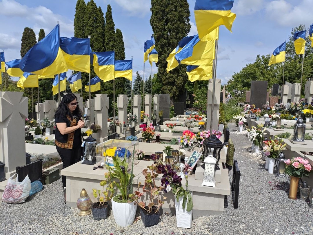 Пам'яті головного сержанта, командира гармати Романа Довгалюка (позивний «Бурий»)