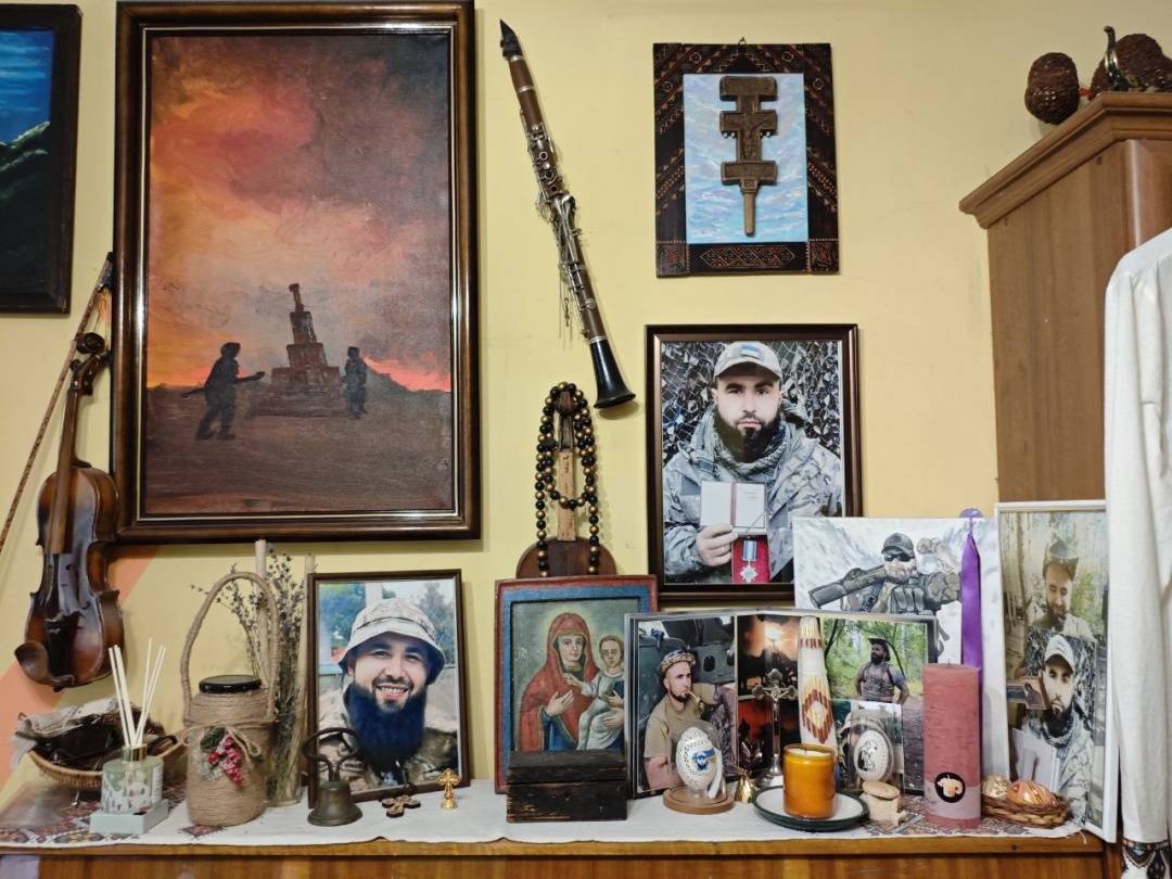 Пам'яті головного сержанта, командира гармати Романа Довгалюка (позивний «Бурий»)
