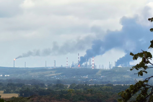En Russie, la raffinerie Bashneft-Ufaneftekhim est en feu après une attaque de drones