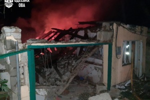 Fuerzas rusas atacan infraestructura civil en la región de Odesa, hiriendo a dos personas