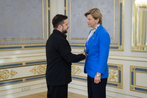Zelensky aborda la apertura de nuevos grupos de negociación y el apoyo a Ucrania con la ministra de Exteriores de Letonia 