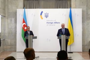 L'Azerbaïdjan prêt à fournir du gaz à l'Ukraine et à élargir leur partenariat énergétique, annonce le chef de la diplomatie azerbaïdjanaise