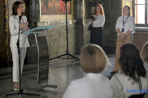 Exteriores insta a los embajadores ucranianos a que inviten a los socios a la restauración de la Laura de Kyiv-Pechersk