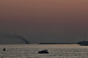 Fuerzas de Sistemas No Tripulados atacan en agosto 12 buques de la flota fantasma rusa en los mares Negro y de Azov 