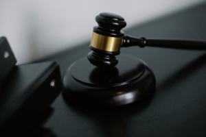 Un tribunal condamne par contumace 11 militaires russes à la perpétuité pour l'exécution de civils dans la région de Kyiv en 2022