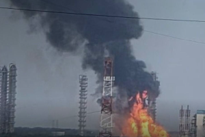 Schwere Schäden am größten petrochemischen Werk in Russland nach ukrainischem Drohnenangriff