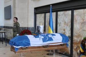 Restos del coronel Yevguén Konovalets exhumados en Róterdam