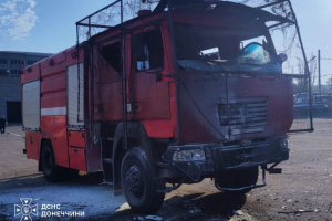 L’armée russe mène une attaque de drones contre des pompiers intervenant après une précédente attaque à Kramatorsk