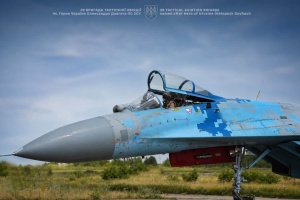Pilot eines Su-27 Kampfjets zerstört Kommandopunkt der Russen samt Drohnenpiloten   