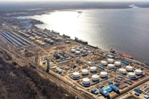 Generalstab bestätigt Treffer auf Produktionskomplex des Gasproduzenten Novatek im russischen Ostseehafen Ust-Luga  