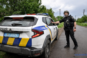 Dans la région de Zaporijjia, les bombardements russes ont rasé près de la moitié d'un village : cinq habitants évacués par la police