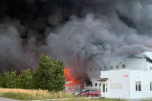 Lager von zwei Supermarktketten sowie Öldepot bei Kyjiw durch russische Angriffe beschädigt