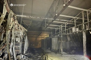 ウクライナ南部のショッピングセンターへのロシア軍攻撃　死者１５名、負傷者１３０名