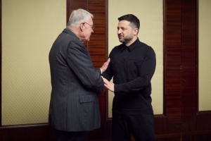 Selenskyj bespricht mit Kellogg Schutz vor russischen Angriffen auf zivile Infrastruktur 