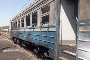 Une frappe de drone russe sur un train fait une victime et quatre blessés dans la région de Kharkiv
