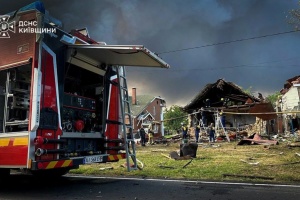 Extinguen incendios en nueve lugares del distrito de Boryspilsky tras el ataque ruso