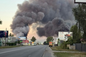 ロシア軍、ウクライナ中部キーウ州の民間宅配業者の倉庫を攻撃